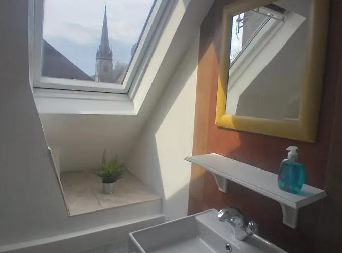 Up Stairs Double Innishannon Mariners Rest *